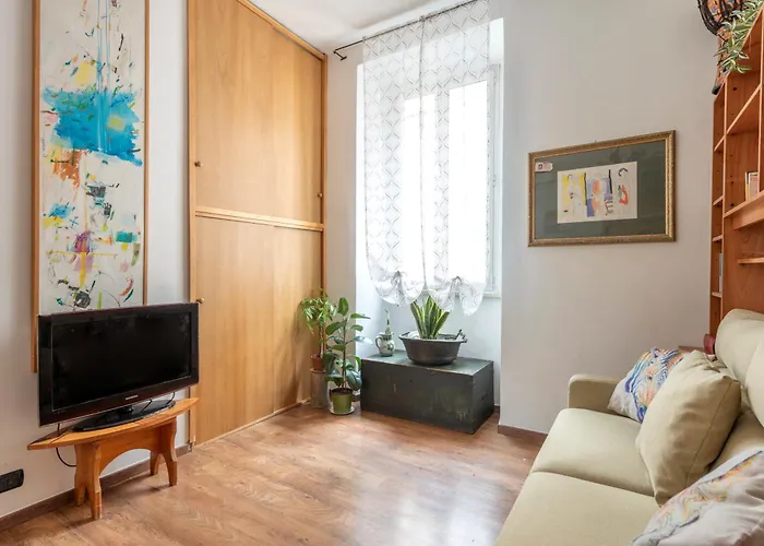 Bright Loft Center Rom